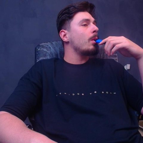 Chat Live with EnzzoRace on Cam4