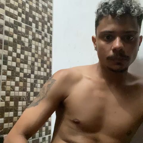 Chat Live with GaellSouz on Cam4