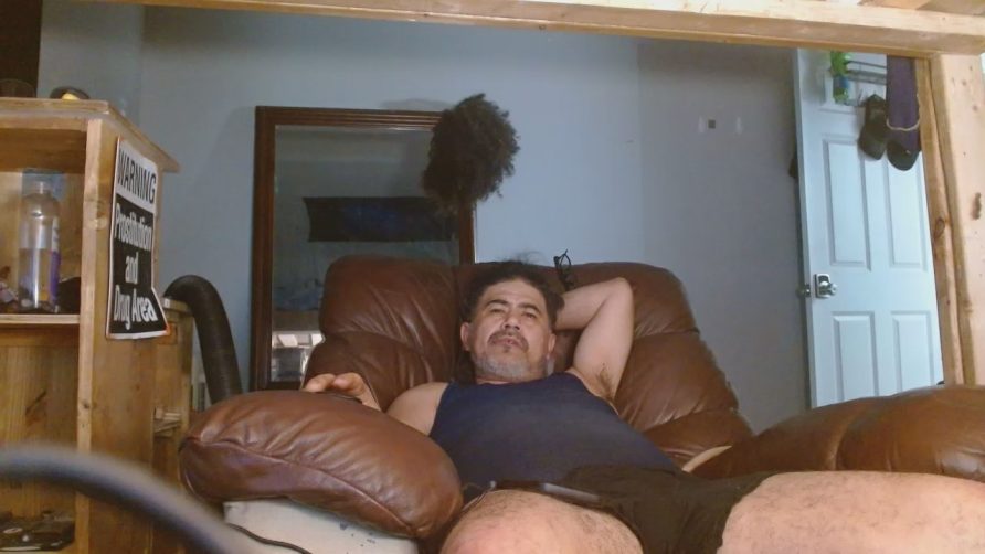 Chat Live with HughJanis on Cam4