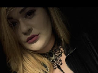 Chat Live with LauraSinnerX on XLoveCam