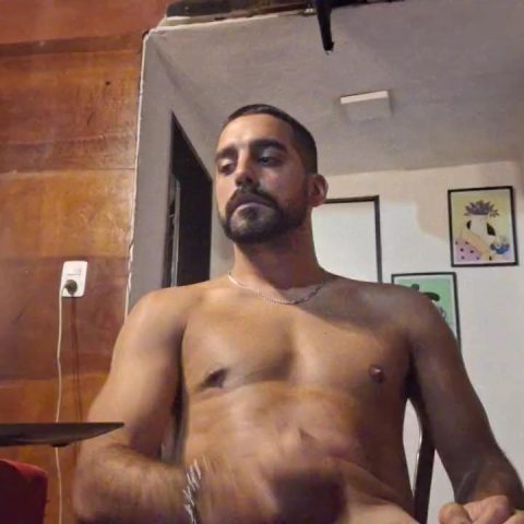 Chat Live with Liyovassa22_ on Cam4