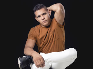 Chat Live with LoganVelasco on XLoveCam