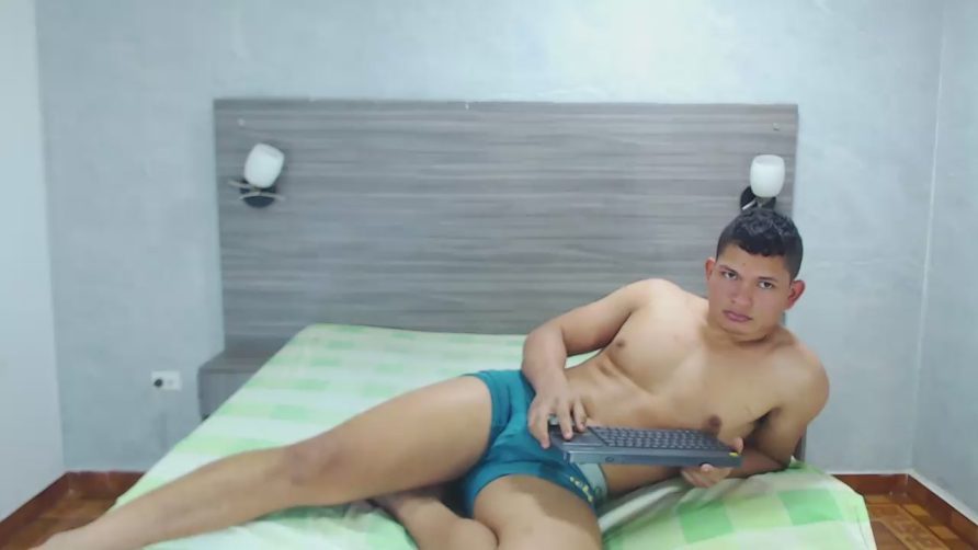 Chat Live with Loony_Zion on Cam4