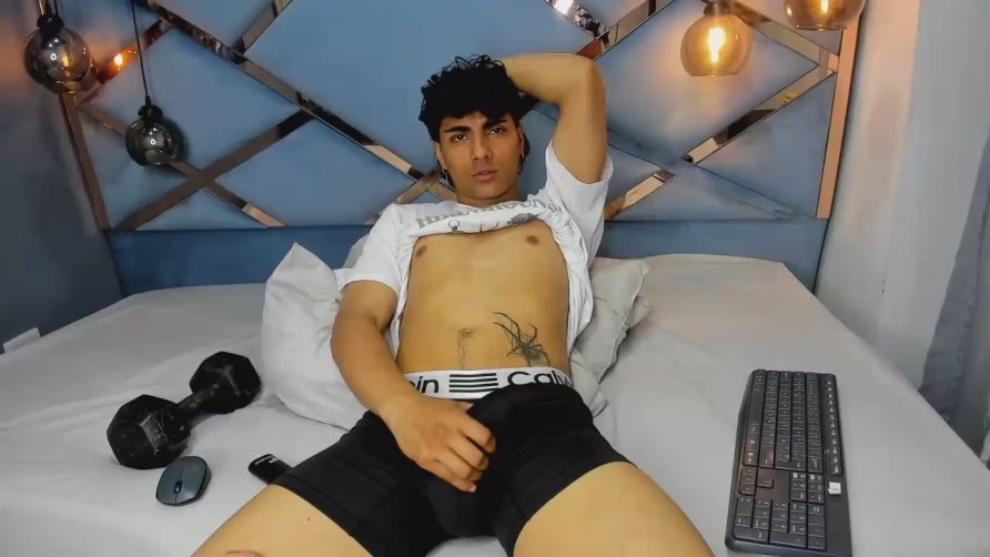 Chat Live with MattFiore on Cam4