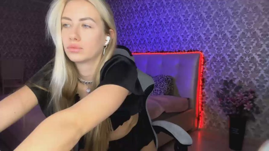 Chat Live with MayolaBurly on Cam4