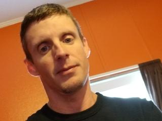 Chat Live with MikeDubois on XLoveCam