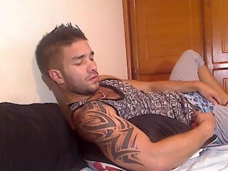 Chat Live with Niklaus on XLoveCam