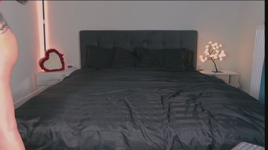 Chat Live with NinaRosee on Cam4