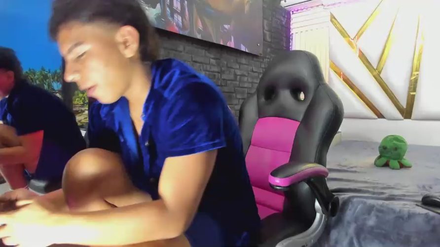 Chat Live with Richi_hottt on Cam4