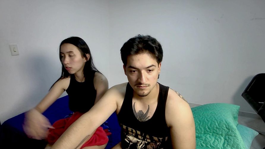 Chat Live with RoseandViktor23 on Cam4