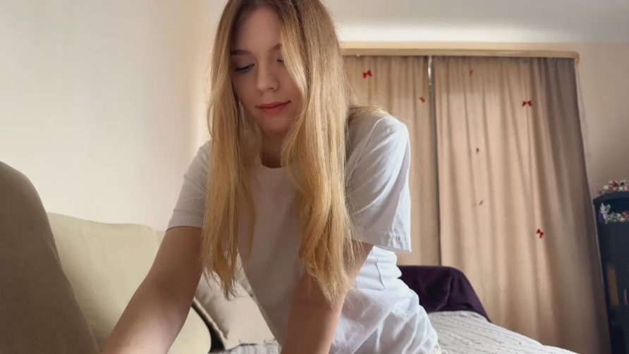 Chat Live with SHY_XOXO on Cam4