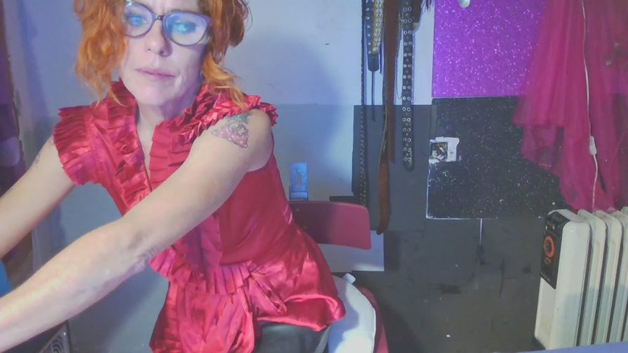 Chat Live with SelvaGreen on Cam4