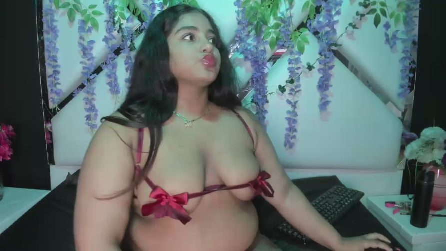 Chat Live with Soffi_hernadez on Cam4