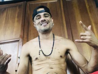 Chat Live with StrongAlan on XLoveCam