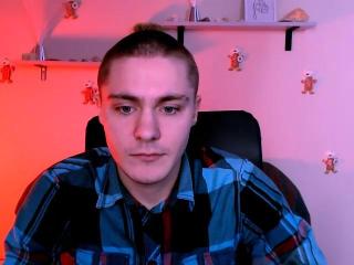 Chat Live with ThomasCrow on XLoveCam