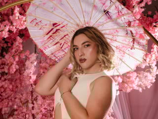 Chat Live with TommyTS on XLoveCam