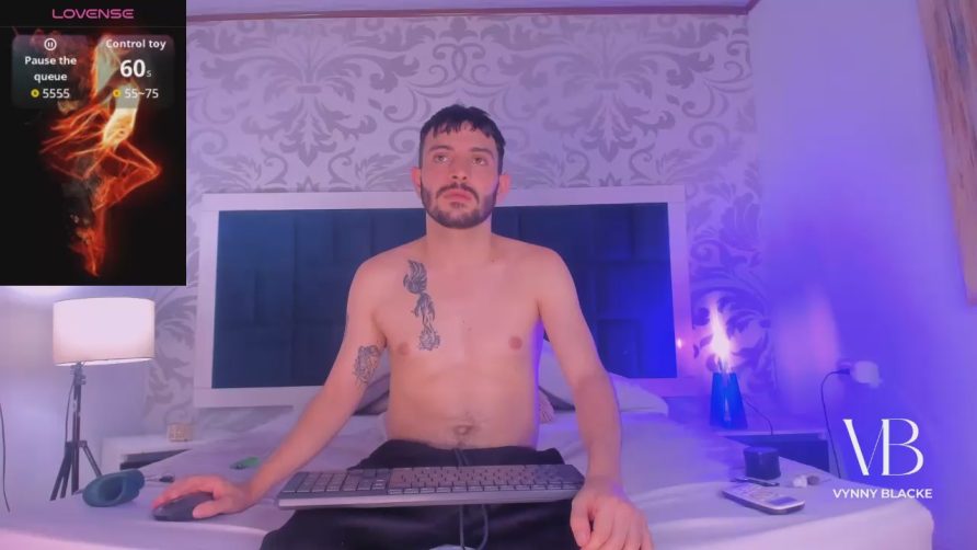 Chat Live with Vynny_Blacke_ on Cam4