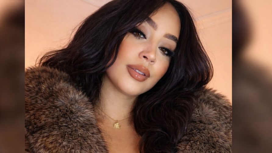 Chat Live with SharlinMoreva on LiveJasmin