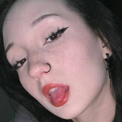 Chat Live with AccaBelow on LiveJasmin