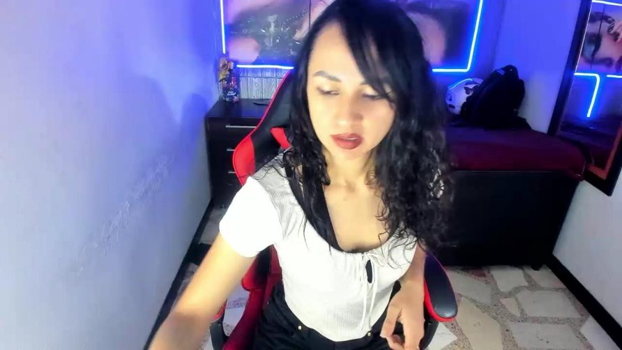 Chat Live with alison_moon7 on Cam4