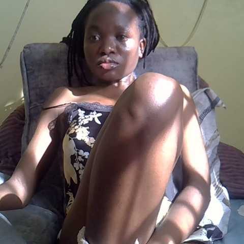 Chat Live with Eboniana on BongaCams