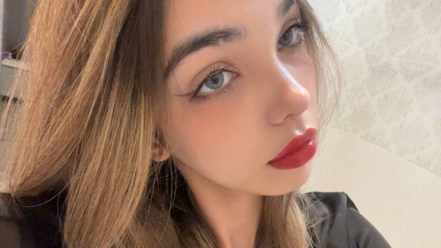 Chat Live with JessikaRoussos on LiveJasmin