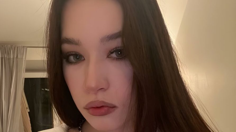 Chat Live with MarinaNice on LiveJasmin