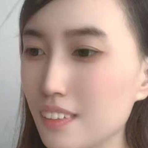 Chat Live with MengyinggYe on LiveJasmin