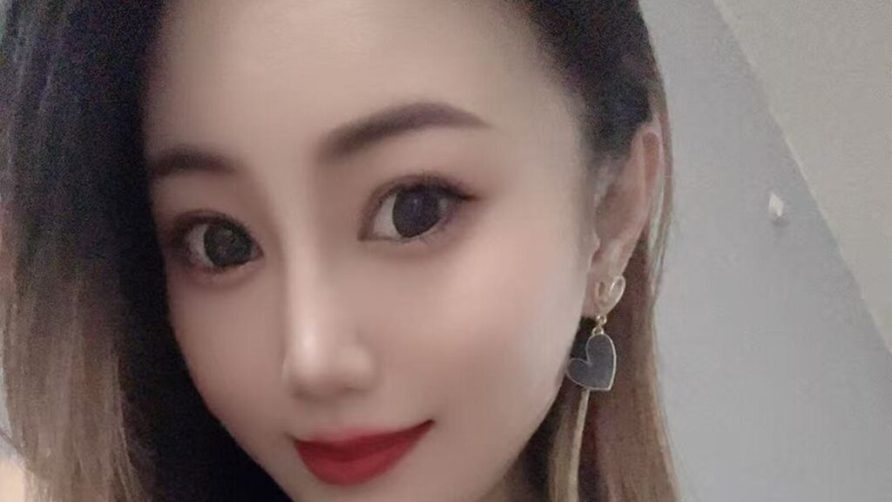 Chat Live with WeiwTang on LiveJasmin