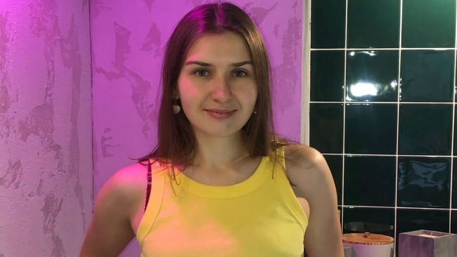 Chat Live with MistyViniard on LiveJasmin