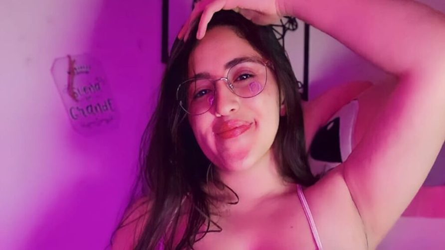 Chat Live with ElinaWeyn on LiveJasmin