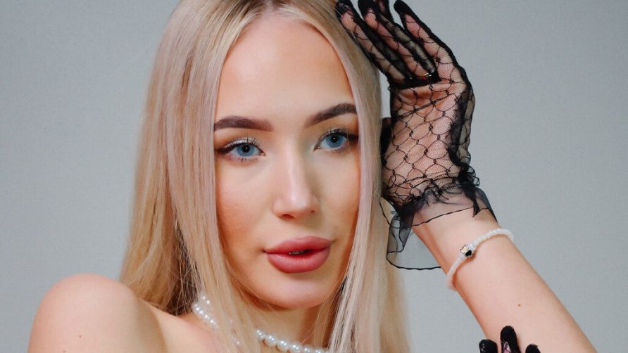 Chat Live with MarryDavies on LiveJasmin