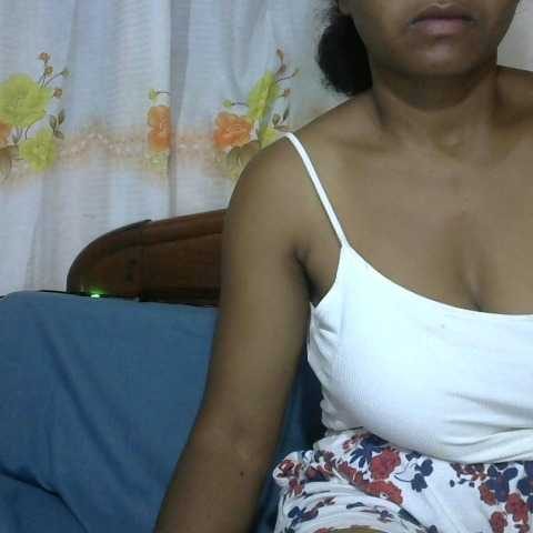 Chat Live with HasMinah92 on BongaCams