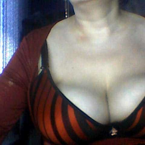 Chat Live with Angelina-- on BongaCams