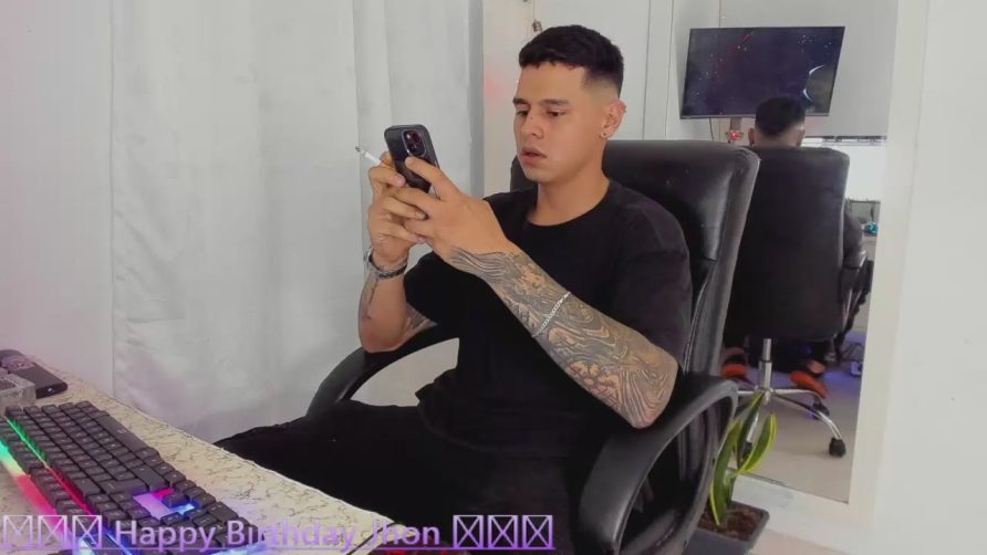 Chat Live with dage_19 on Cam4