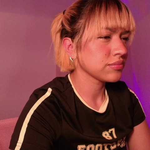 Chat Live with Melyzamek27 on BongaCams