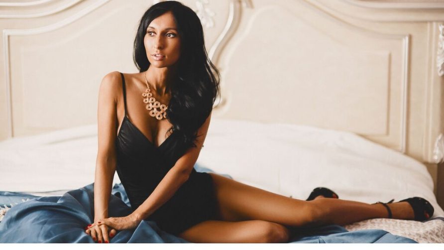 Chat Live with ElenDino on LiveJasmin