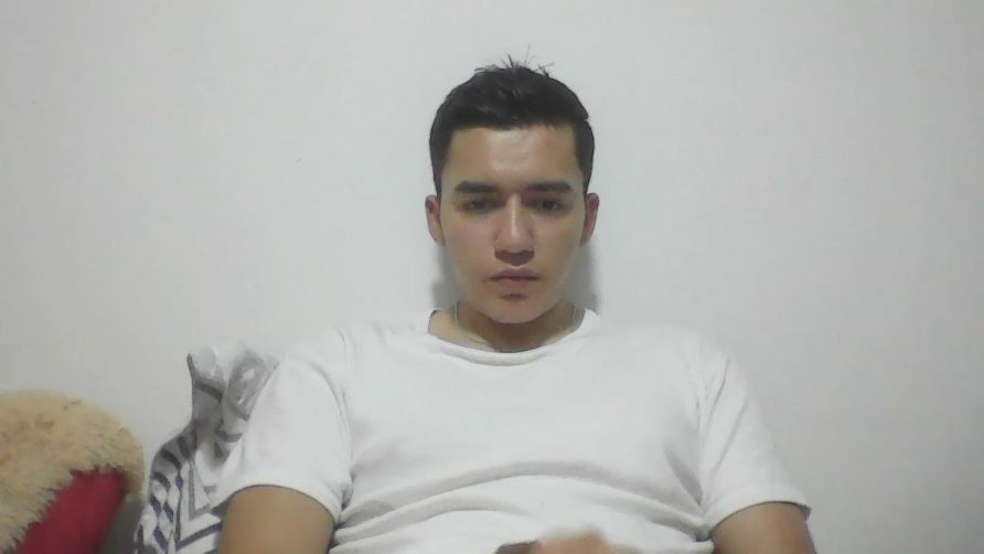 Chat Live with estebitan243 on Cam4