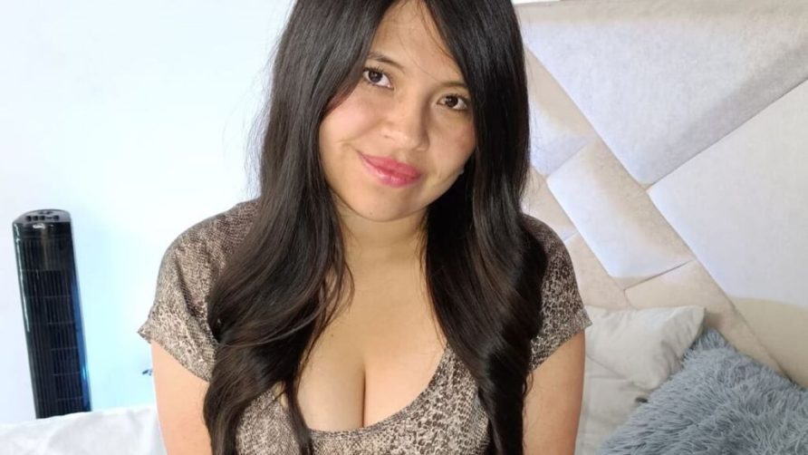 Chat Live with LunaValen on LiveJasmin