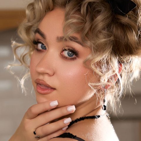 Chat Live with EvaSoftly on LiveJasmin