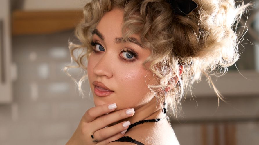 Chat Live with EvaSoftly on LiveJasmin