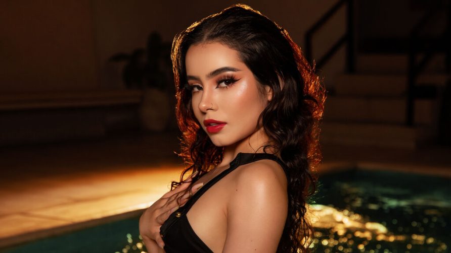 Chat Live with LiliDavison on LiveJasmin