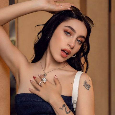 Chat Live with AliceBelov on LiveJasmin