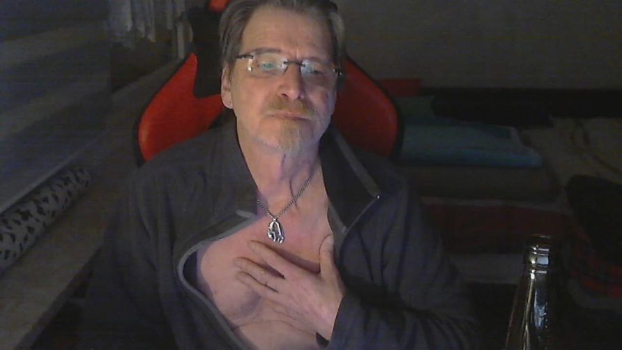 Chat Live with ghost345 on Cam4