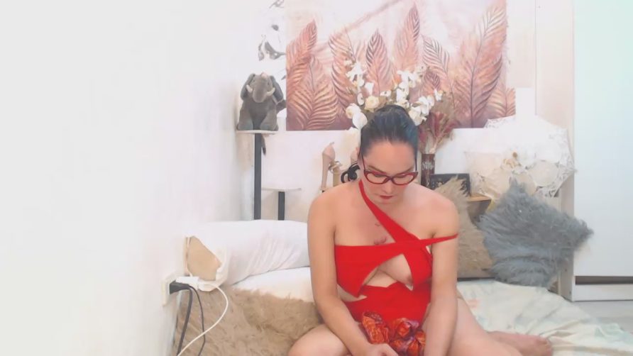 Chat Live with heartely on Cam4