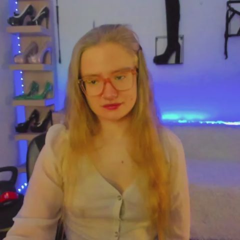 Chat Live with hottieNancy on Cam4