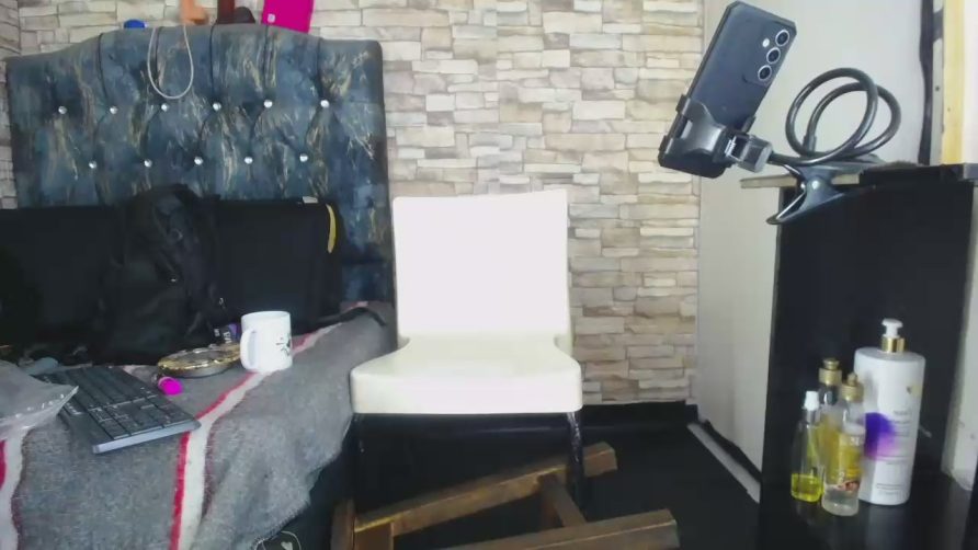 Chat Live with izan_hot2 on Cam4