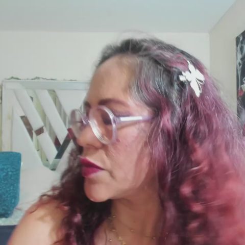 Chat Live with maria_paulac on Cam4