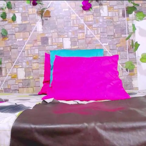 Chat Live with miadangerhot on Cam4