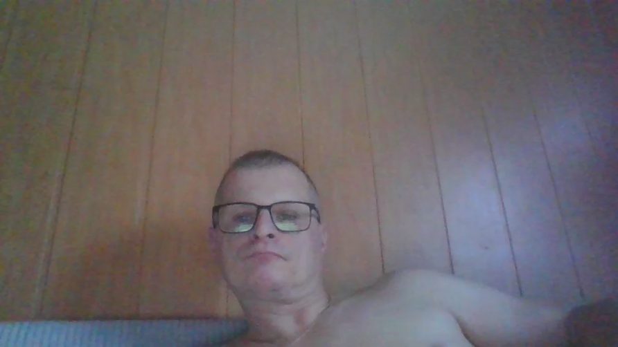 Chat Live with slooddki on Cam4